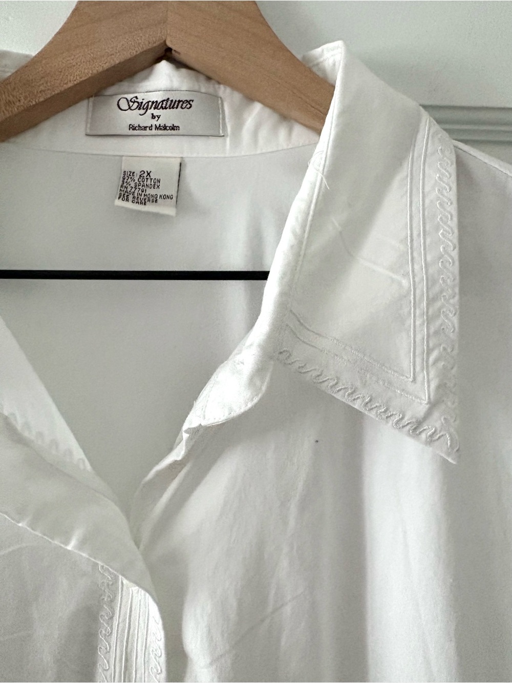 Signatures by Richard Malcolm White Embroidered Collar Button-Down Shirt